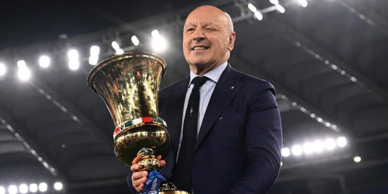 Giuseppe Marotta lors d'une conférence de presse