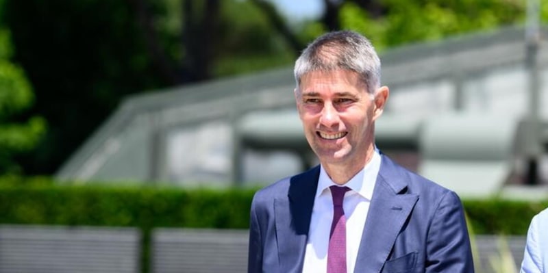 Gianluca Massara quittant le siège de l'AS Roma