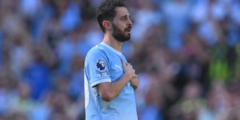 Bernardo Silva maillot Barcelone sourire