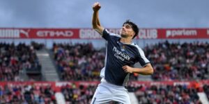 Jon Martin défenseur Real Sociedad sur terrain