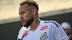 Neymar pensif en maillot du Brésil