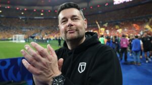 CHOC EN LIGUE 1 : Pierre Sage sème le chaos sur son avenir à Lens ! Départ imminent ou coup de bluff magistral ?