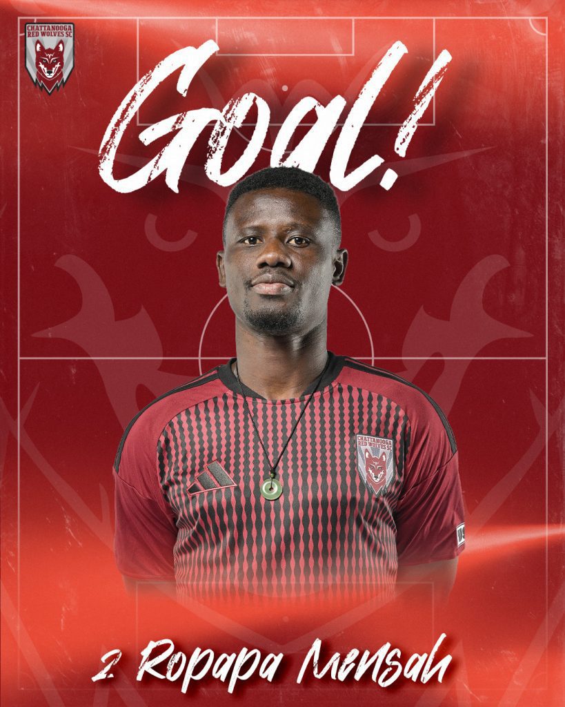 Ropapa Mensah célébrant un but avec Chattanooga Red Wolves SC