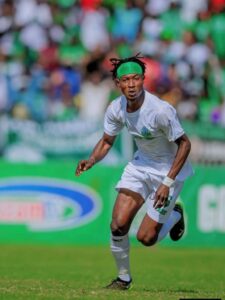 Enoch Morrison portant le maillot de Gor Mahia