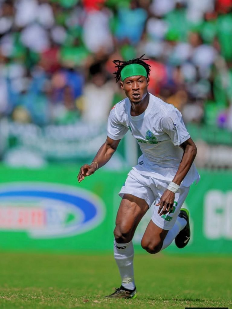 Enoch Morrison portant le maillot de Gor Mahia