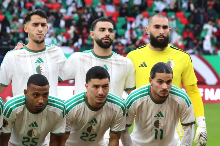 Farès Chaïbi maillot de l'Algérie action