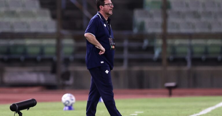 Entraîneur Independiente Rivadavia Berti conférence presse