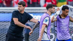 Mauricio Pochettino entraîneur au bord du terrain