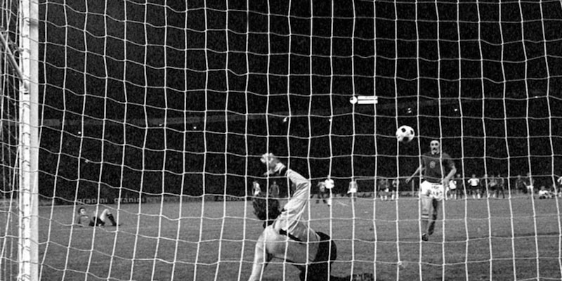 Antonin Panenka exécutant un penalty