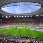 Vue extérieure du stade San Mamés de l'Athletic Bilbao, montrant son architecture moderne.