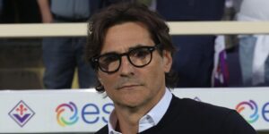 Logo de la Fiorentina et silhouette d'un entraîneur