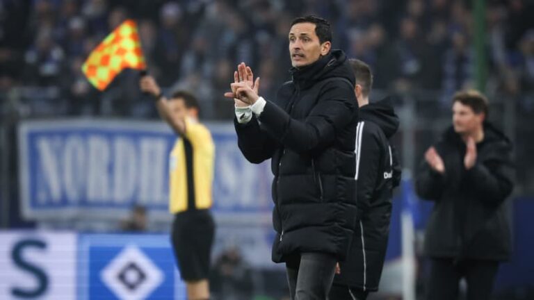 Dino Toppmöller sur le banc de touche de Lens