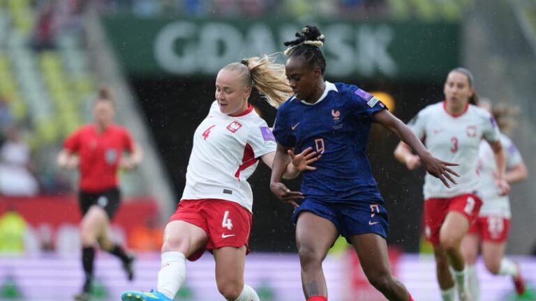 Match de football féminin entre la France et la Pologne