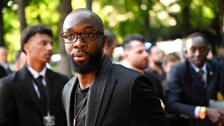 Lassana Diarra et logo FIFA