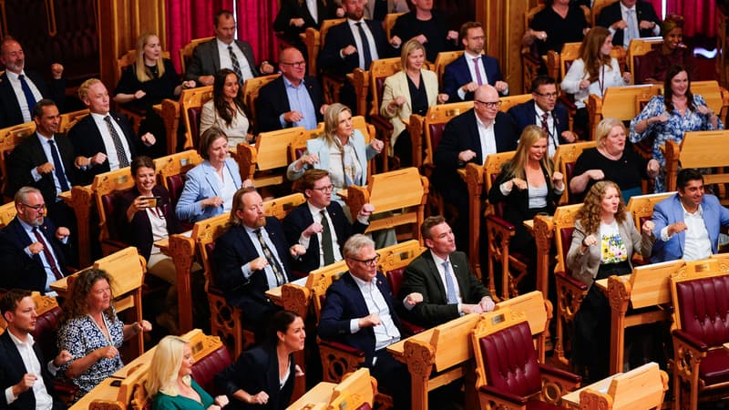 Parlement norvégien chantant la chorégraphie des rameurs pour le Mondial 2026