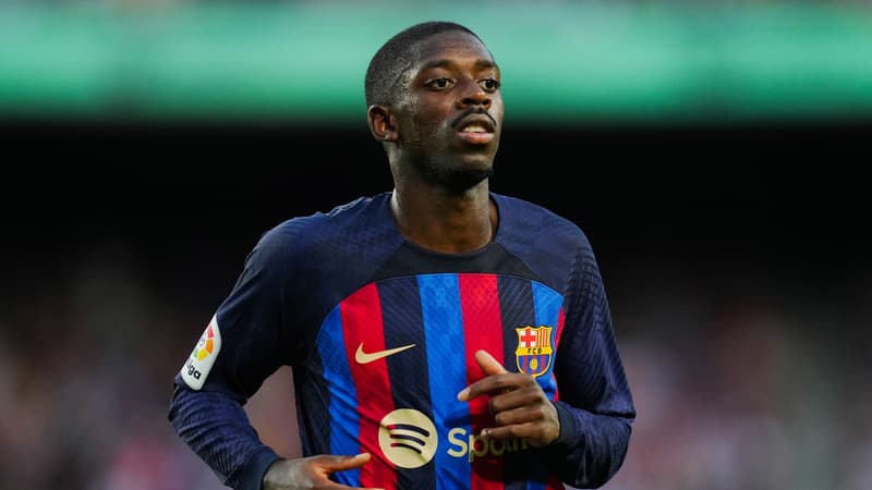 Ousmane Dembélé dribblant sous le maillot du Paris Saint-Germain