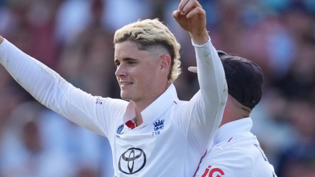 Jacob Bethell célèbre son doublé face à la Nouvelle-Zélande au stade de Wembley