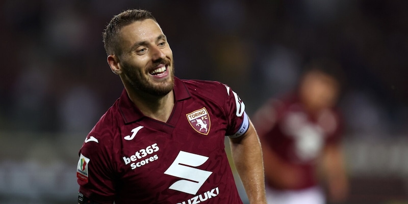 Nikola Vlasic en action avec l'AC Milan lors d'un entraînement au centre sportif de Milanello