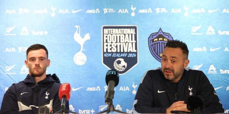 Roberto De Zerbi en conférence de presse à l’OM