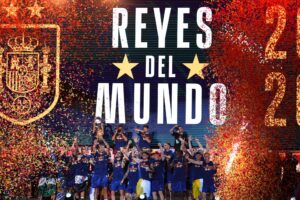 Equipe d'Argentine souleve le trophee de la Coupe du monde 2026 tactique de Scaloni Messi
