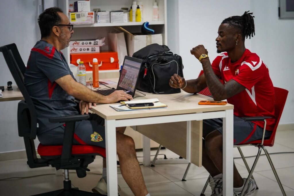 Cédric Cipenga Almería : Le transfert surprise qui relance le mercato des ailiers africains
