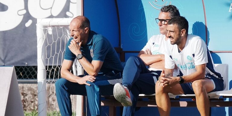 Allegri amareggiato dopo la sconfitta del Napoli contro l'Arezzo in amichevole