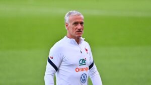 Didier Deschamps lors d'une conférence de presse sous tension