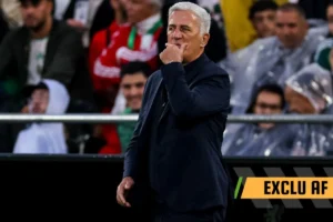 Vladimir Petkovic entraîneur de l'Algérie lors d'une conférence de presse à Sidi Moussa