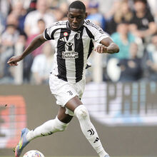 Randal Kolo Muani en tenue de la Juventus lors de son retour officiel