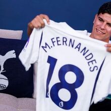Mateus Fernandes en tenue de Tottenham lors d'un entraînement