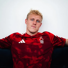 Xaver Schlager debut officiel Nottingham Forest 2028 mercato