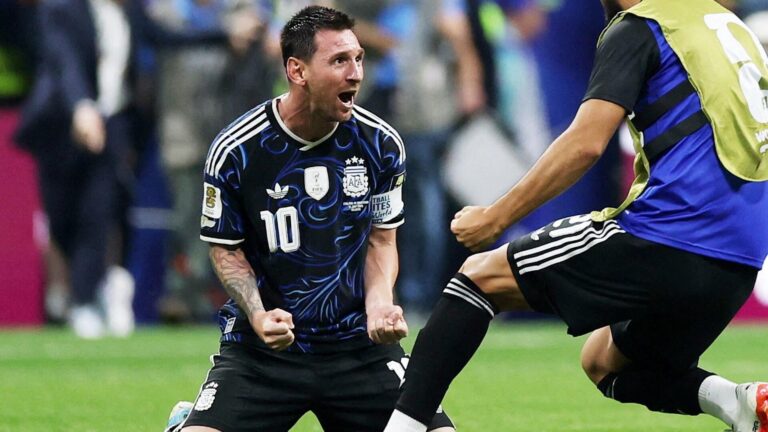 Lionel Messi célébrant un but lors de la finale du Mondial 2026, mettant en avant les anytime goalscorer picks pour le match Espagne-Argentine.