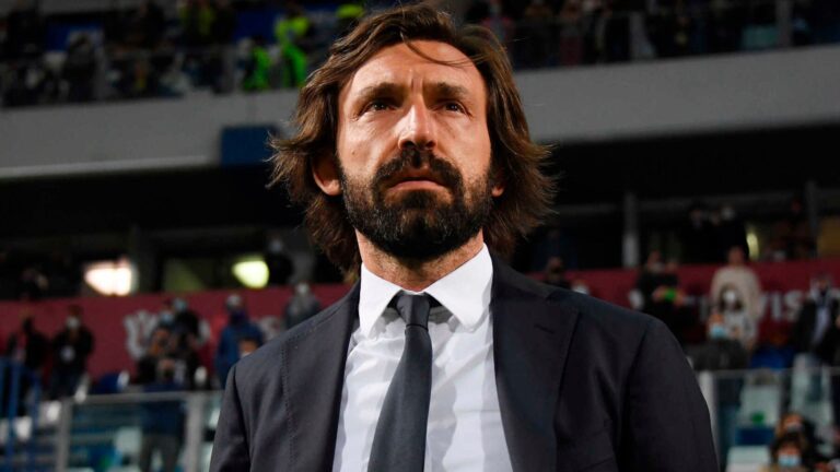 Andrea Pirlo lors d'une conférence de presse en 2024