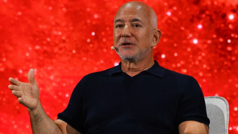 Jeff Bezos investissement Liverpool consortium rachat parts