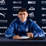 Phil Foden signe un nouveau contrat à Manchester City : 1 engagement record qui verrouille l’avenir des Citizens