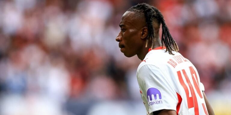 Seko Diomandé en tenue du Real Madrid au Bernabéu