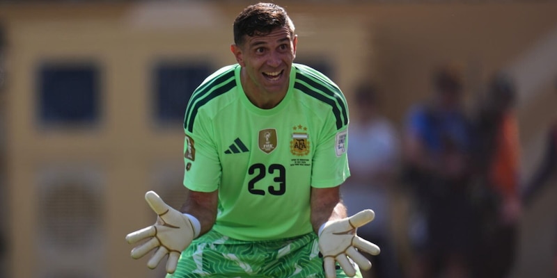 Emiliano Martinez Aston Villa : 100M€ et un veto surprise, Allegri déclenche une guerre des gardiens inédite