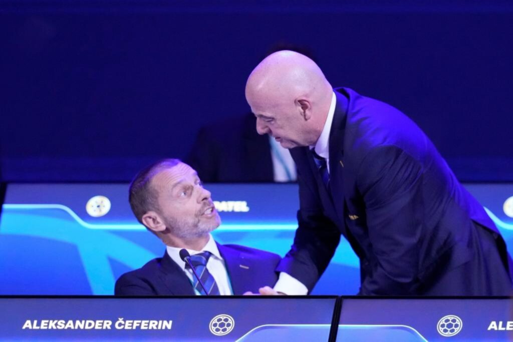 Gianni Infantino en conférence de presse face aux médias