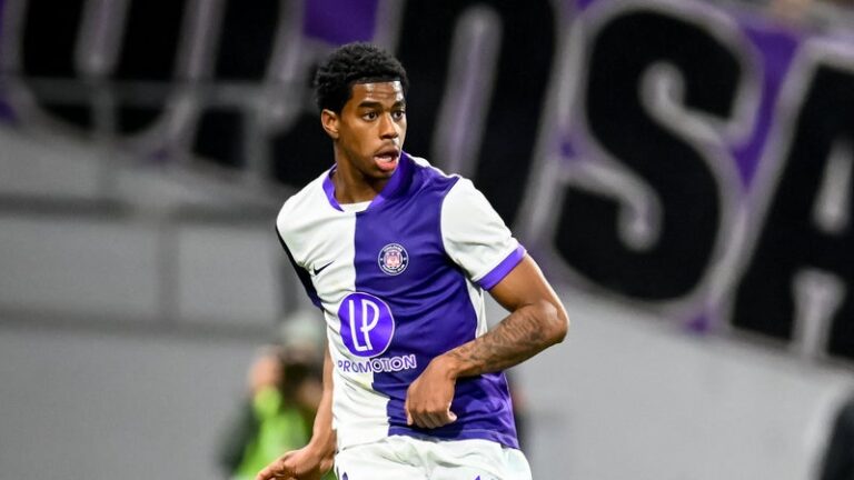 Dayann Metahlie en match avec Toulouse FC