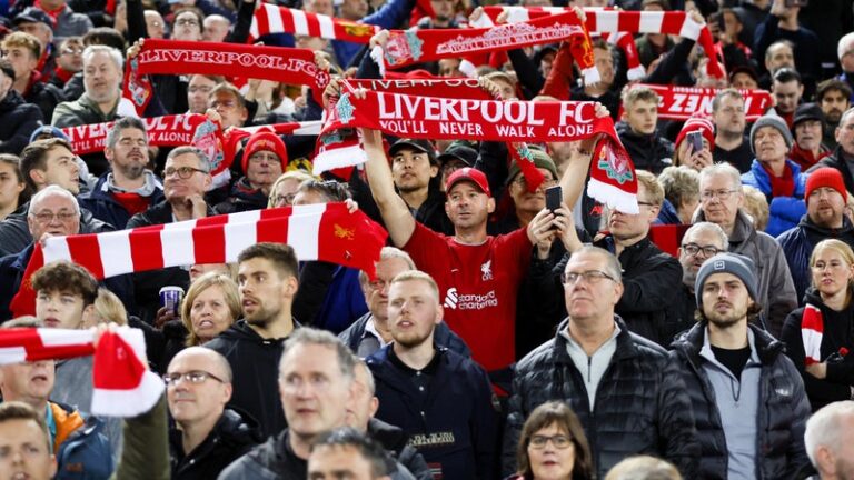 Vue aérienne du stade Anfield à Liverpool lors d'un match de Premier League