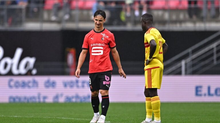 Esteban Lepaul célébrant son doublé pour le Stade Rennais