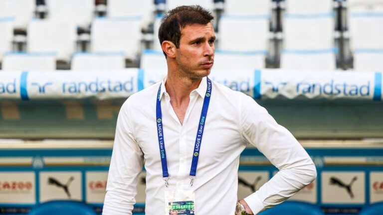 Lorenzi discutant des transferts de l'OM