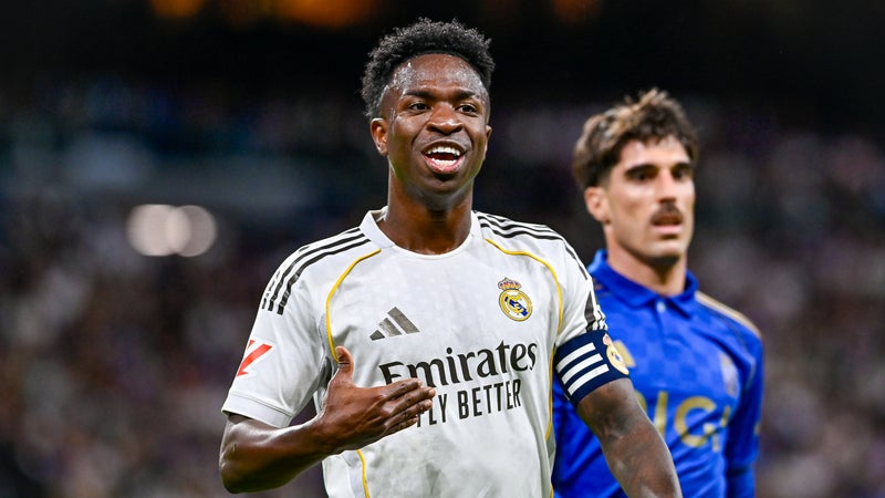 Vinicius Junior célébrant un but au Santiago Bernabéu après sa prolongation de contrat