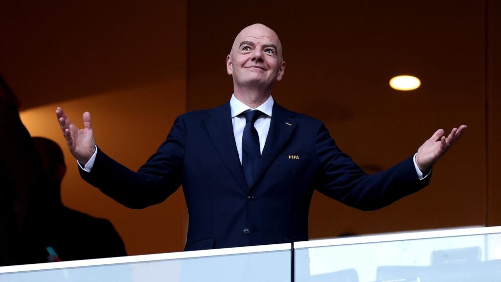 Gianni Infantino face à une coalition de fédérations contre la privatisation de la FIFA