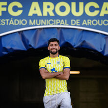 Mario Climent en tenue d'Arouca lors de sa présentation officielle