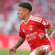 João Neves en action avec Benfica contre le Real Madrid en Ligue des Champions