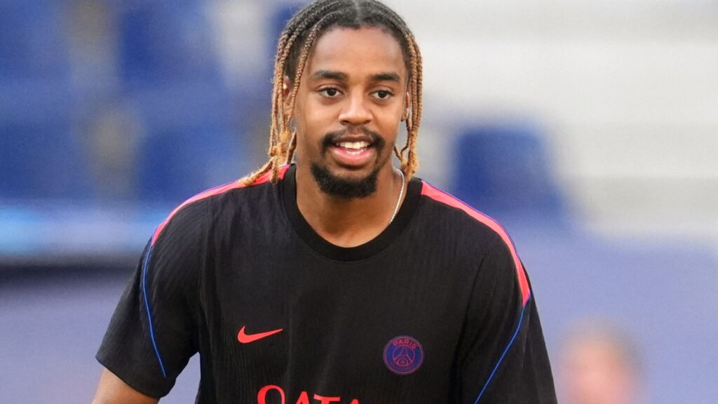 Bradley Barcola s&rsquo;engage avec Liverpool jusqu&rsquo;en 2031 après un accord majeur avec le PSG