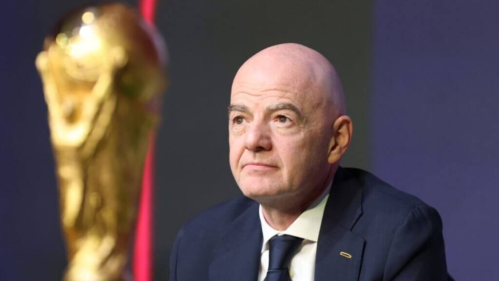Gianni Infantino lors d'une conférence de presse à Zurich, siège de la FIFA, en pleine crise institutionnelle