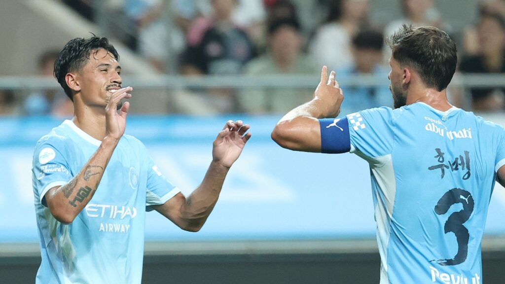 Enzo Maresca dirige Manchester City lors d'un match tactique contre les K-League All Stars à Séoul