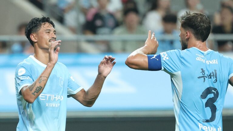 Enzo Maresca dirige Manchester City lors d'un match tactique contre les K-League All Stars à Séoul